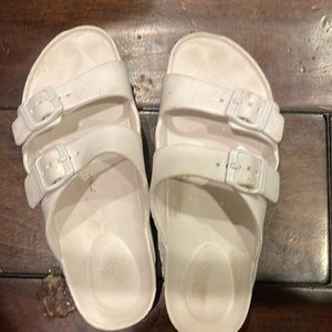 White wanna be crocs size 5-6
